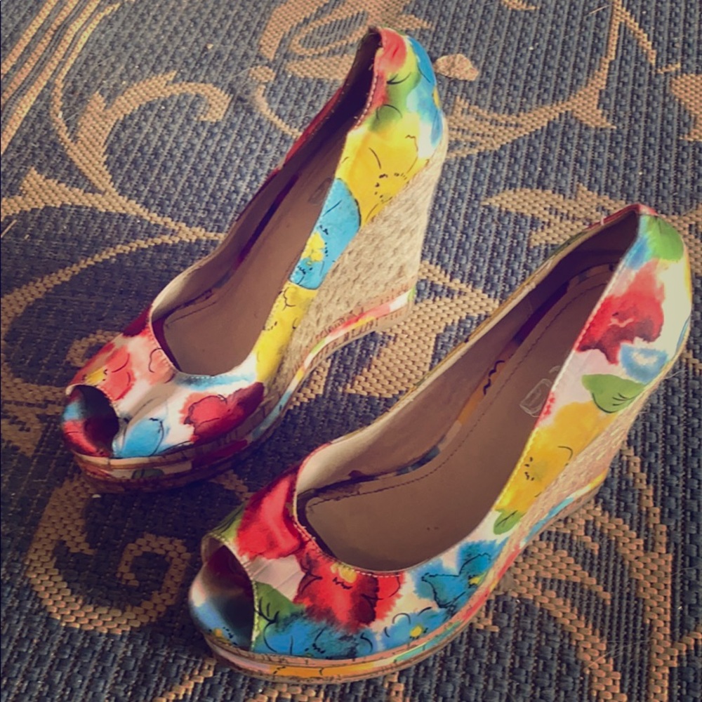Floral wedges!